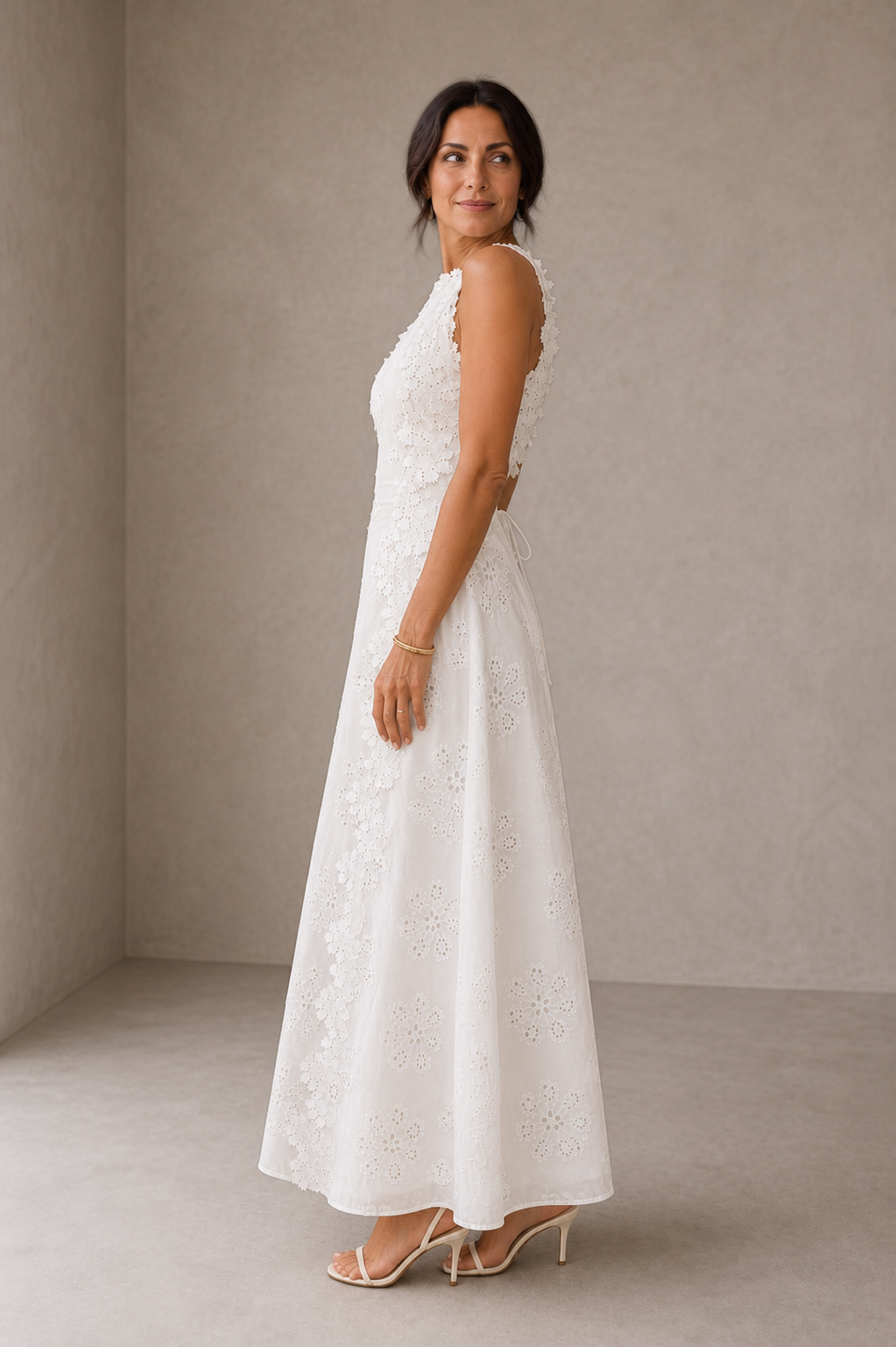 Della | Elegant Embroidered Maxi Dress