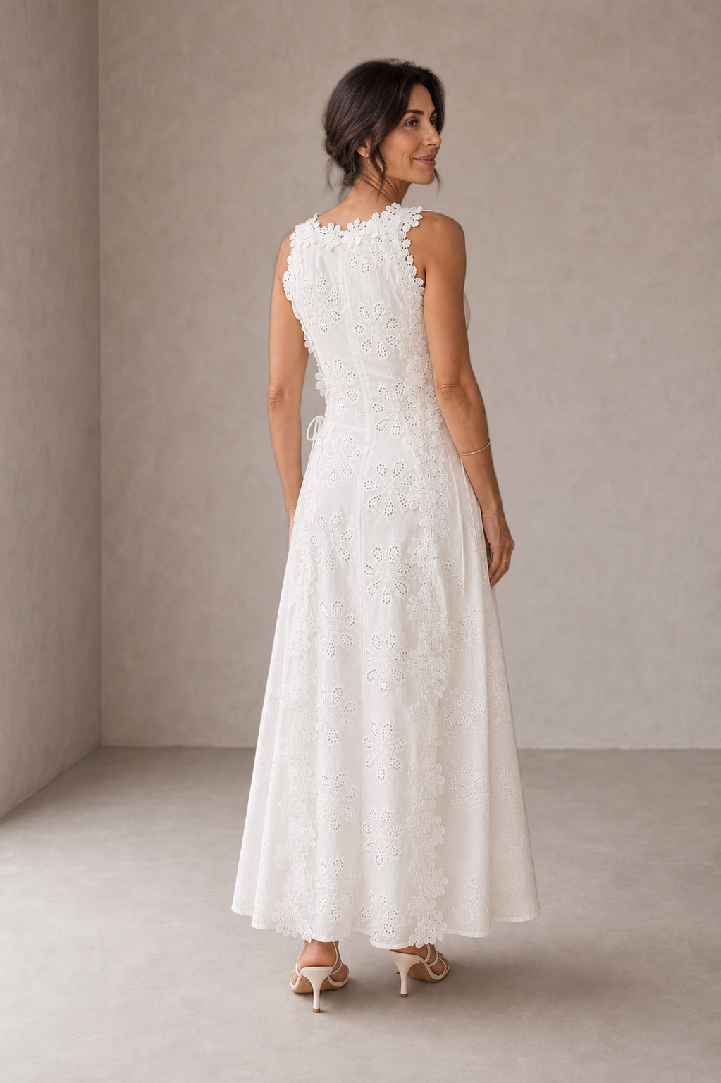 Della | Elegant Embroidered Maxi Dress